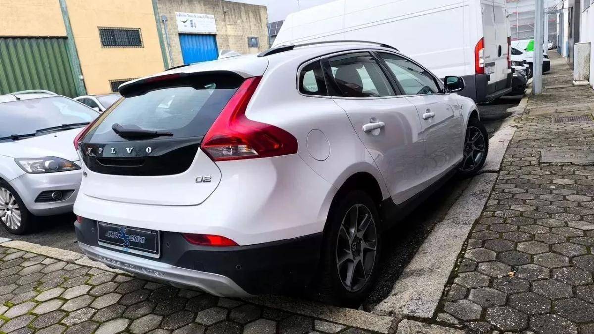 volvo-v40-2014-diesel-1560cc