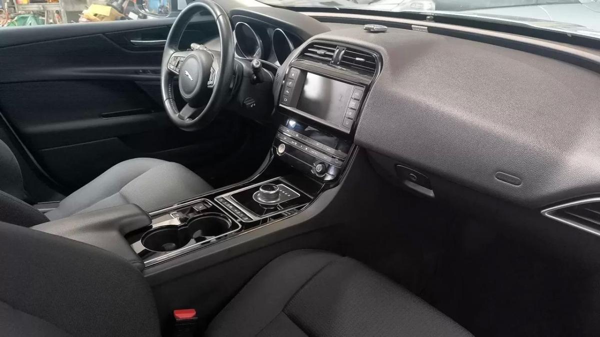 jaguar-xe-2018-diesel-1999cc