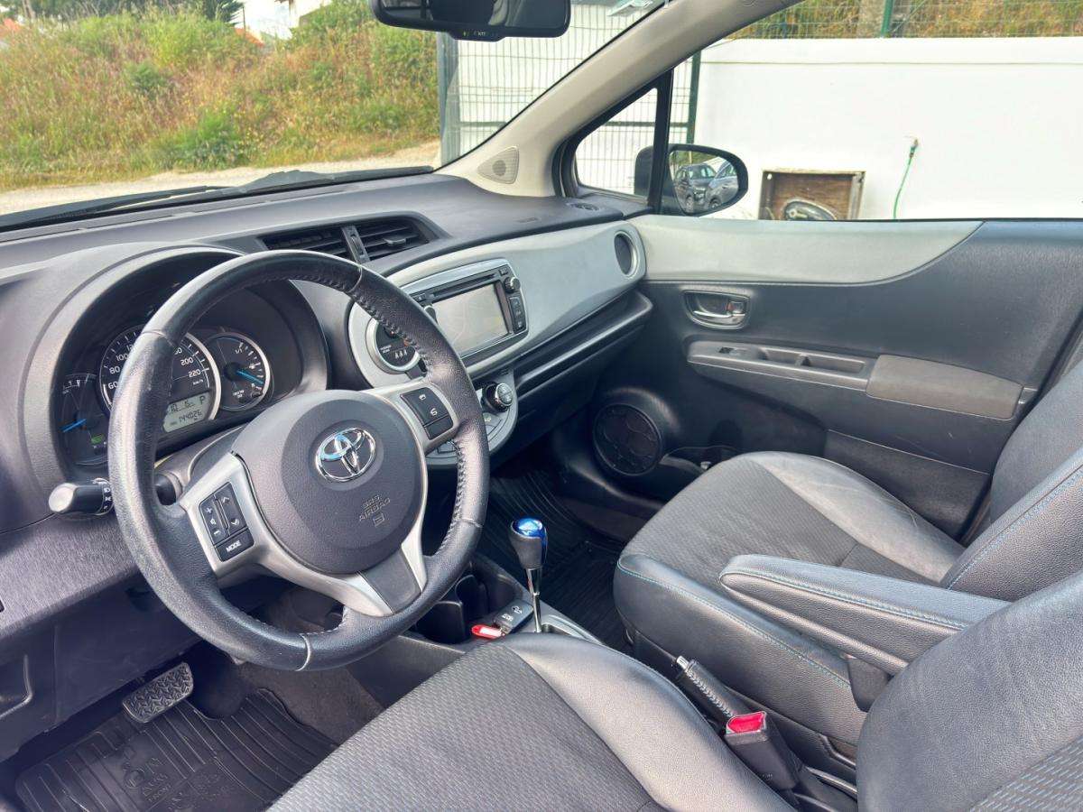 toyota-yaris-2012-hibrido-1497cc