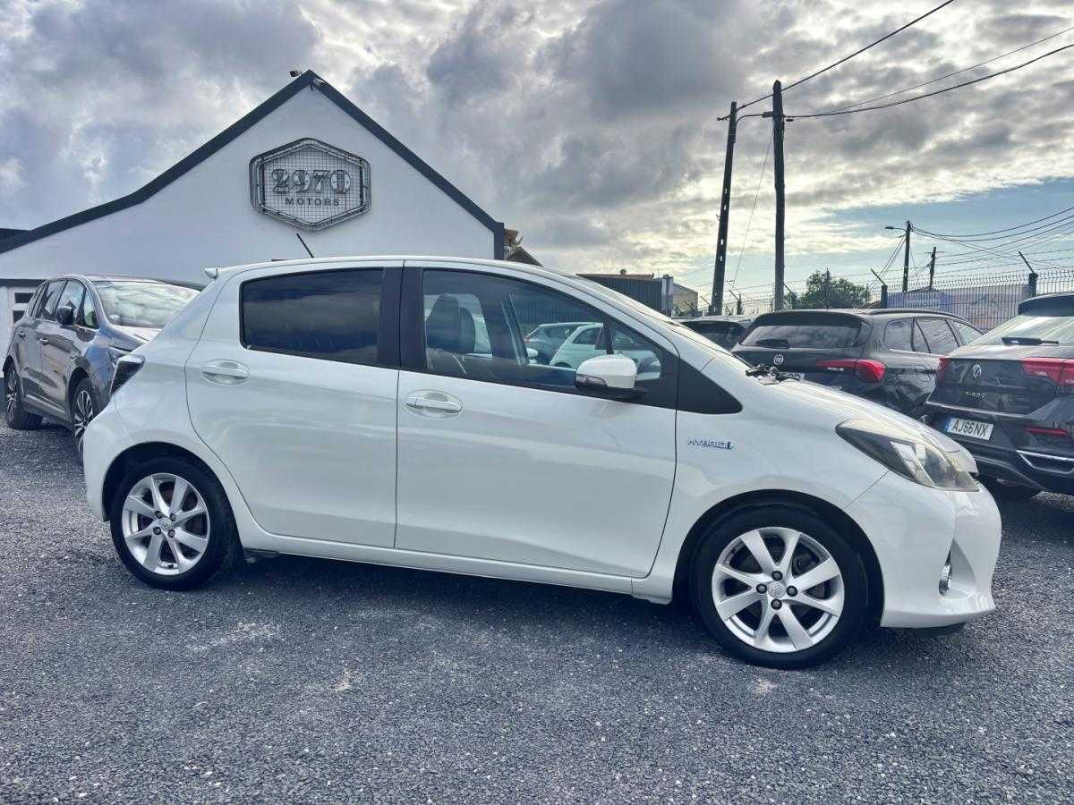 toyota-yaris-2012-hibrido-1497cc
