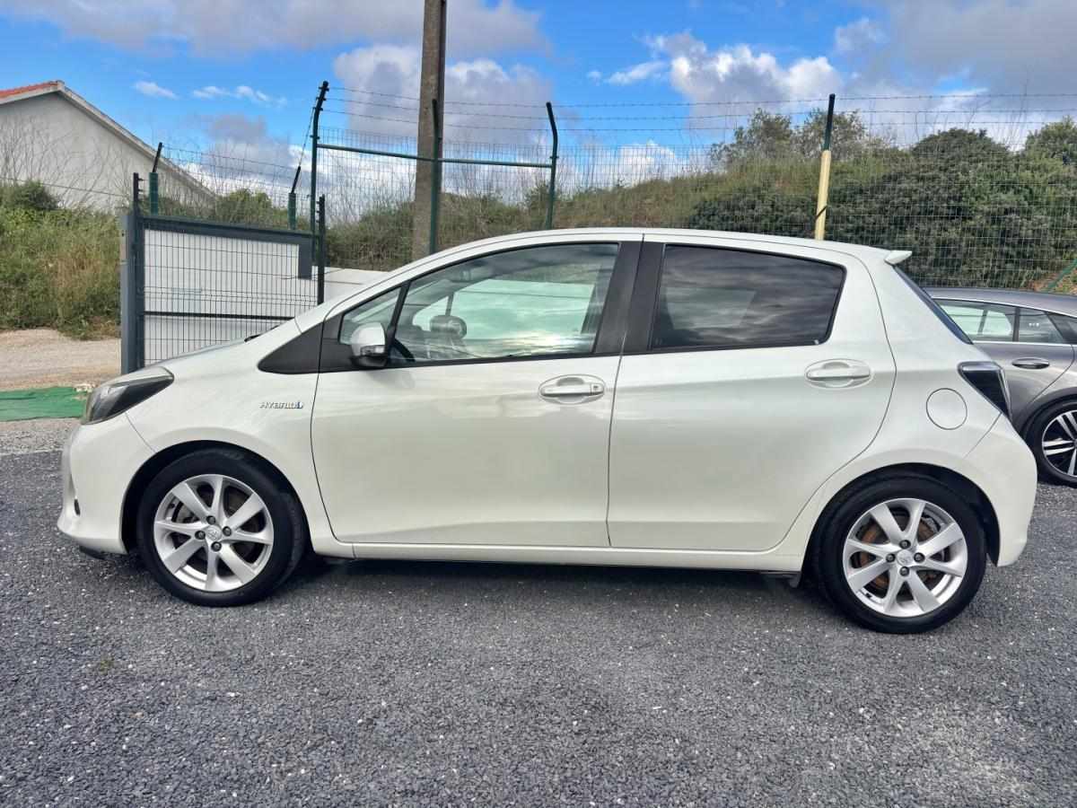 toyota-yaris-2012-hibrido-1497cc