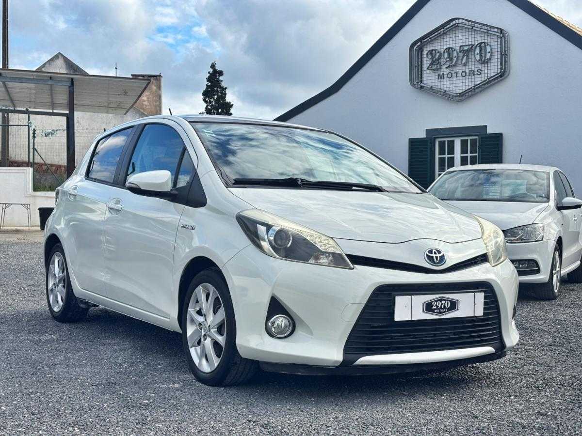 toyota-yaris-2012-hibrido-1497cc