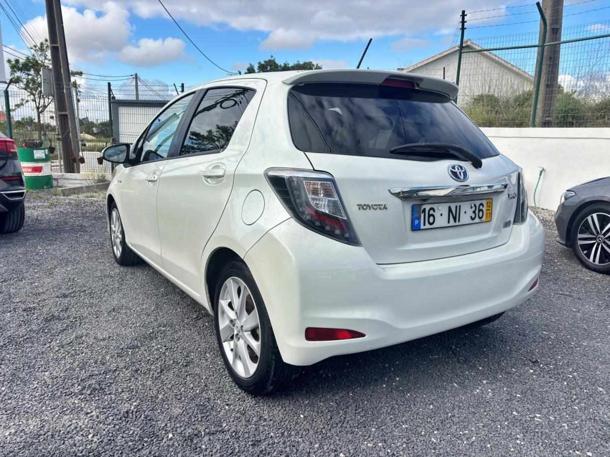 toyota-yaris-2012-hibrido-1497cc