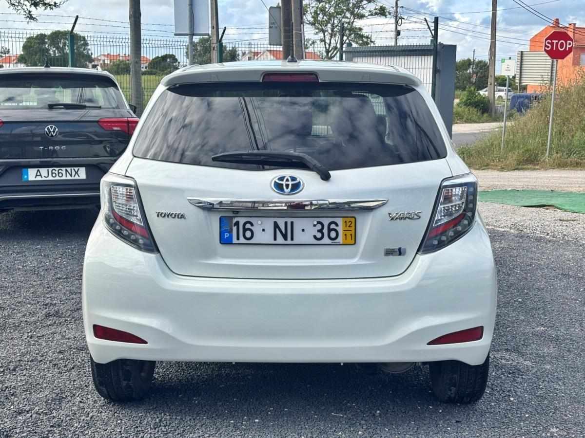 toyota-yaris-2012-hibrido-1497cc