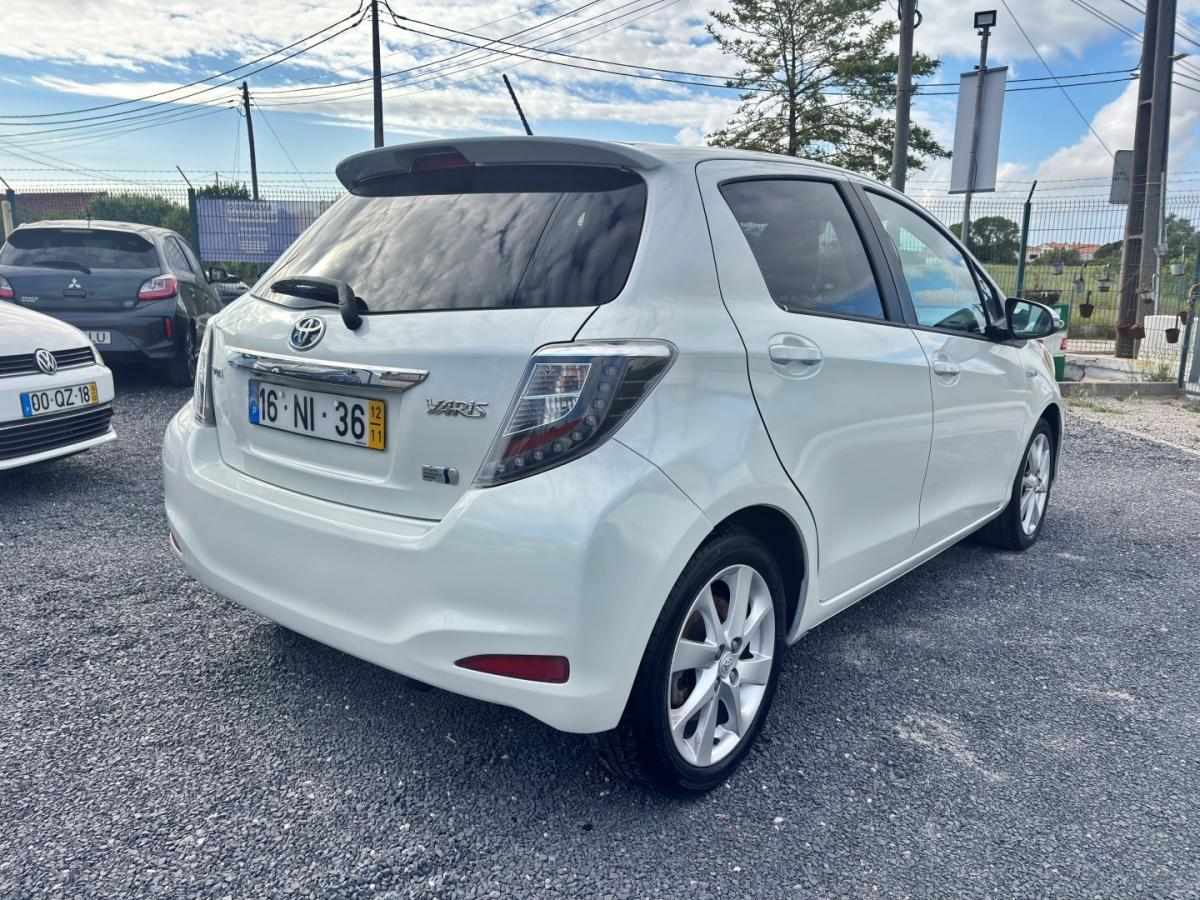 toyota-yaris-2012-hibrido-1497cc