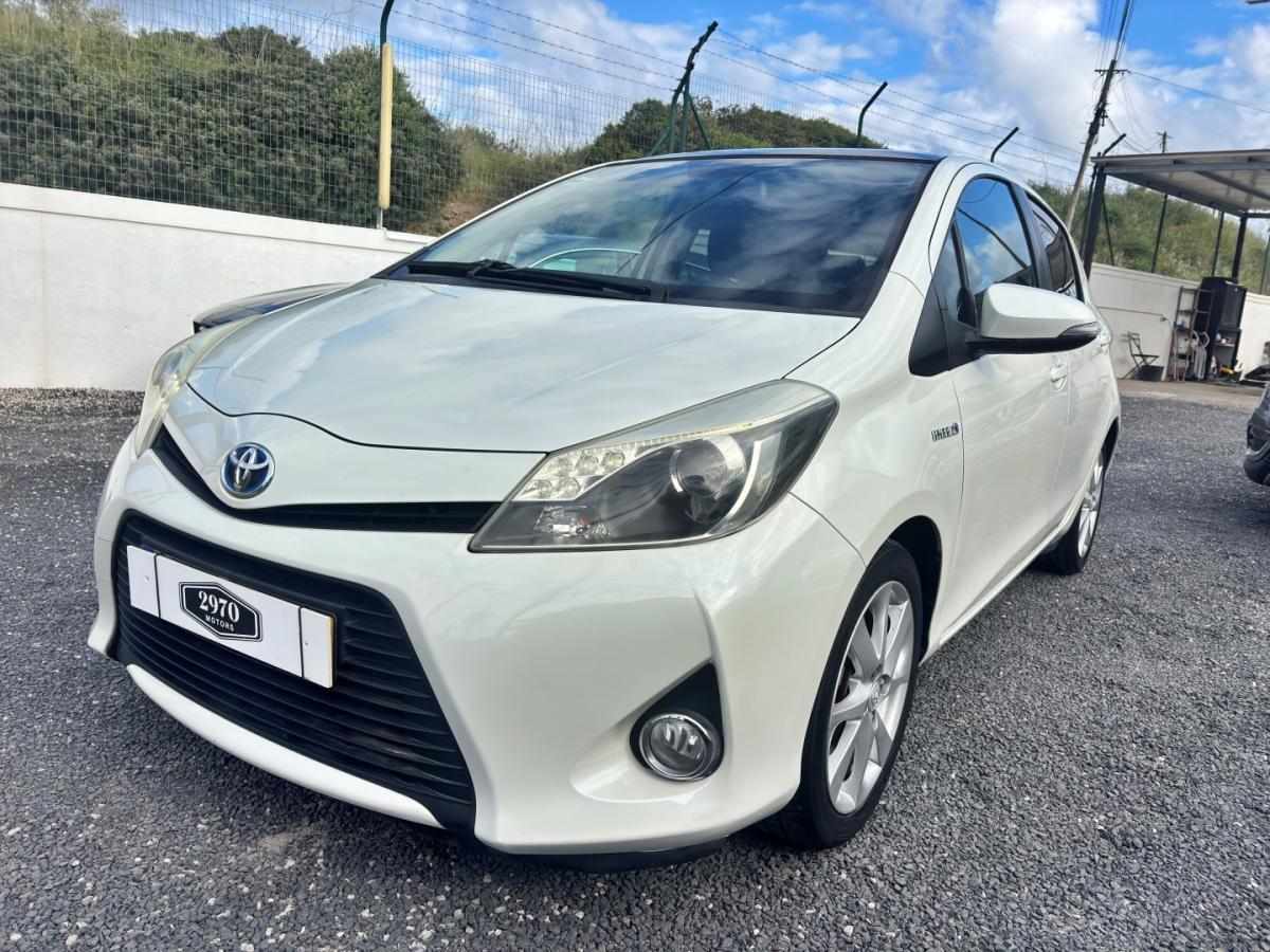 toyota-yaris-2012-hibrido-1497cc
