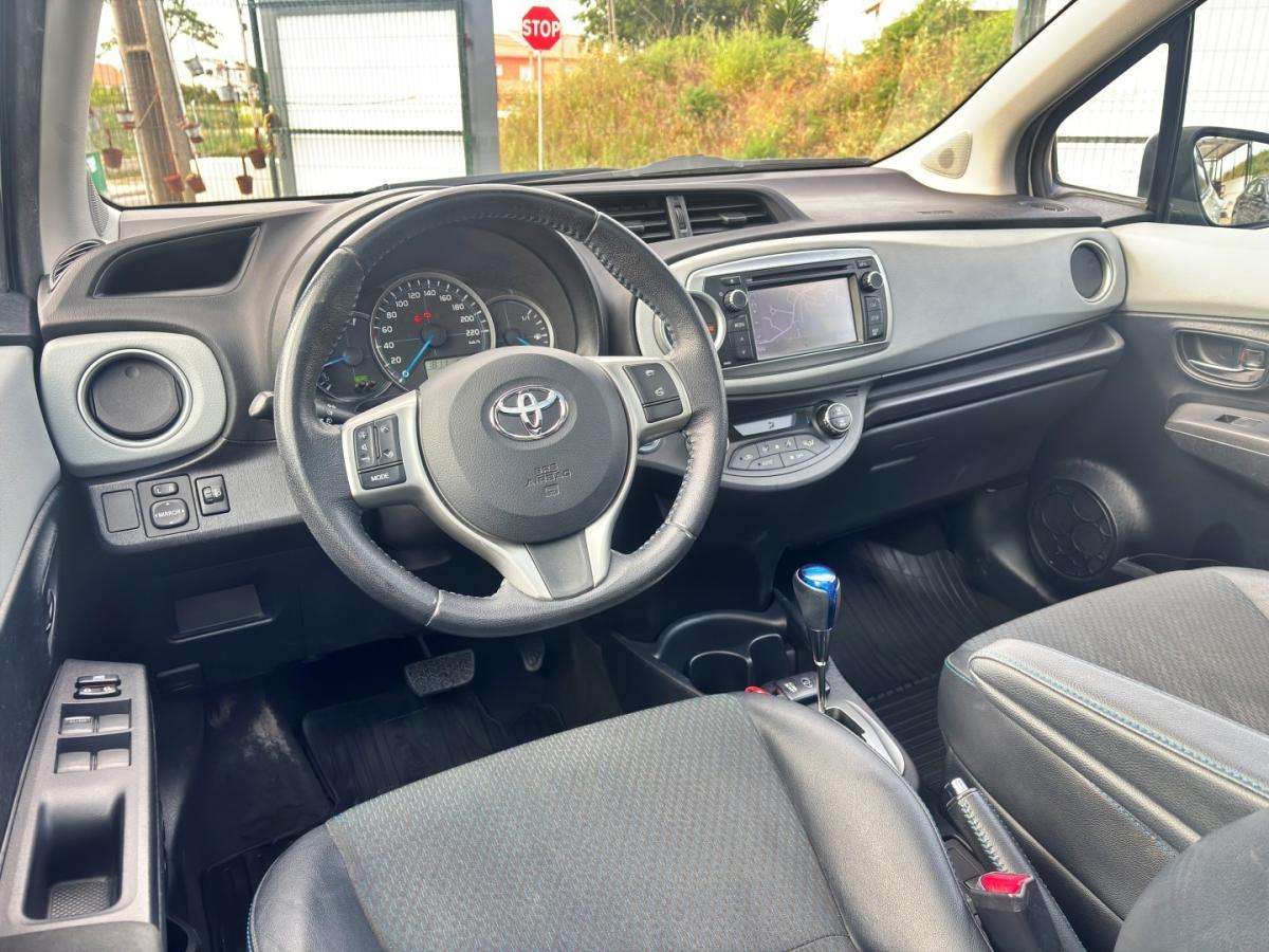 toyota-yaris-2012-hibrido-1497cc