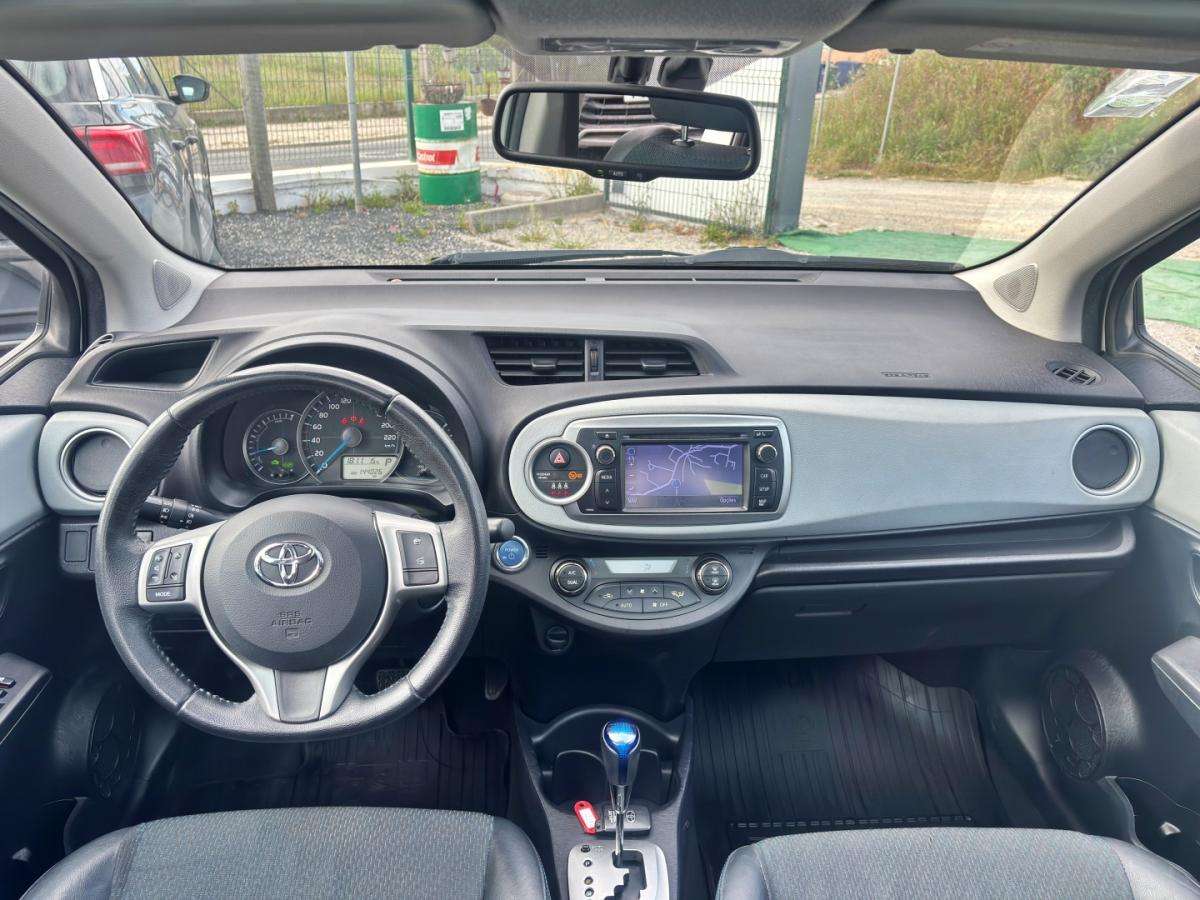 toyota-yaris-2012-hibrido-1497cc