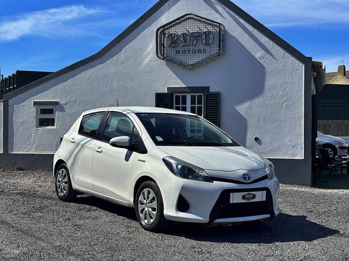 toyota-yaris-2014-hibrido-1497cc