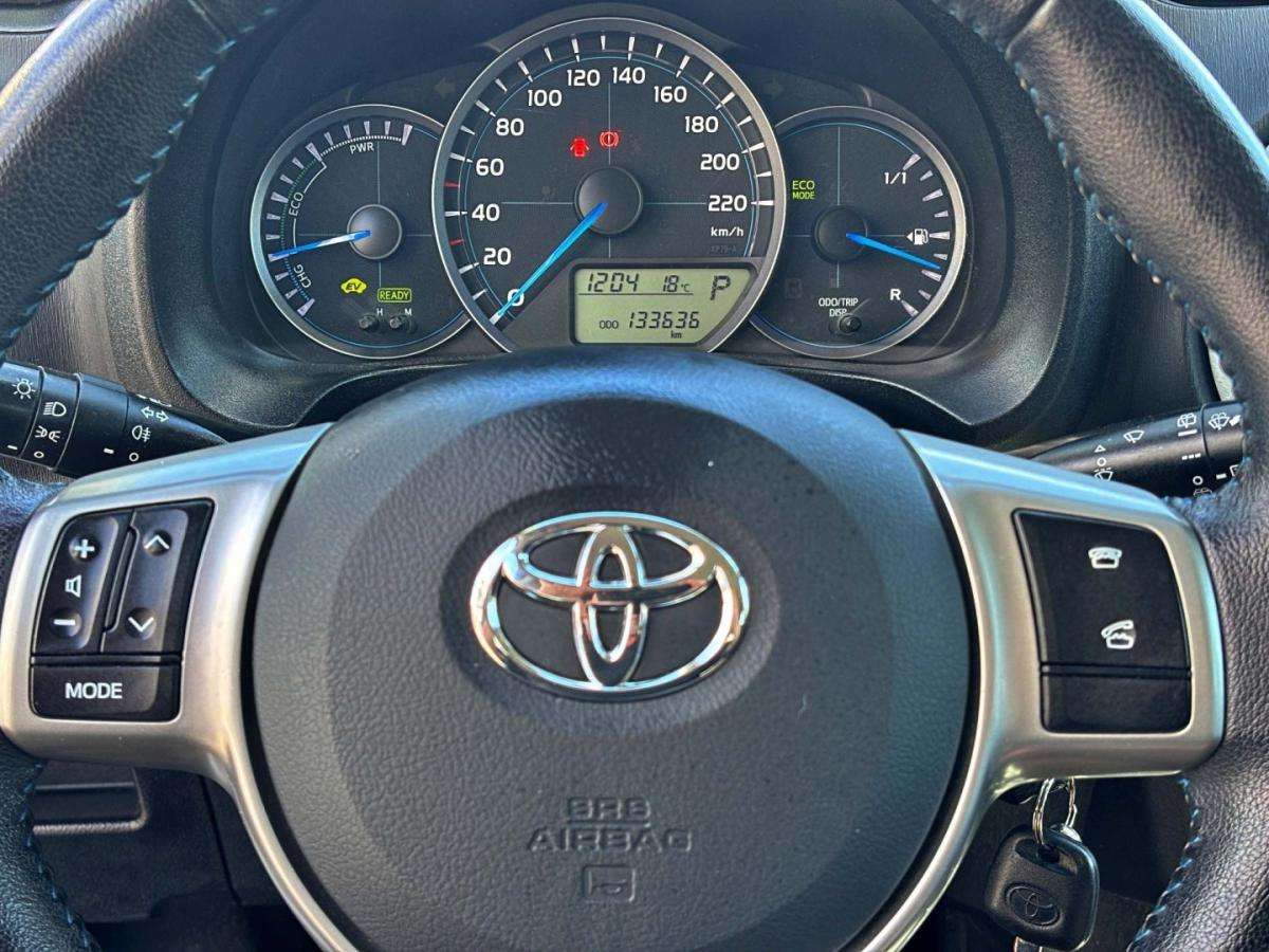 toyota-yaris-2014-hibrido-1497cc