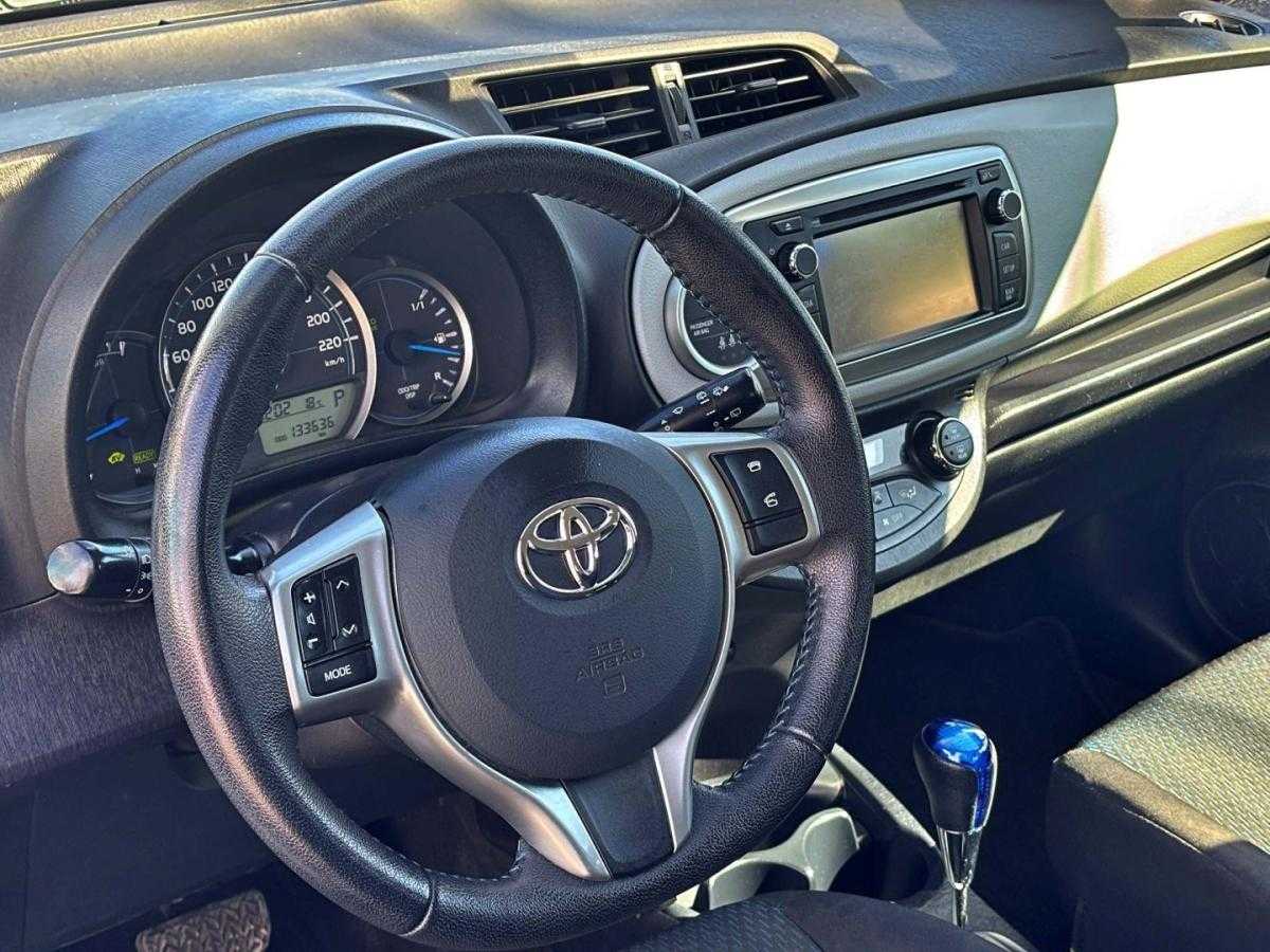 toyota-yaris-2014-hibrido-1497cc