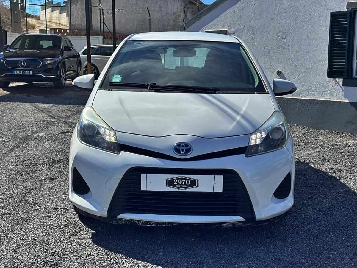 toyota-yaris-2014-hibrido-1497cc