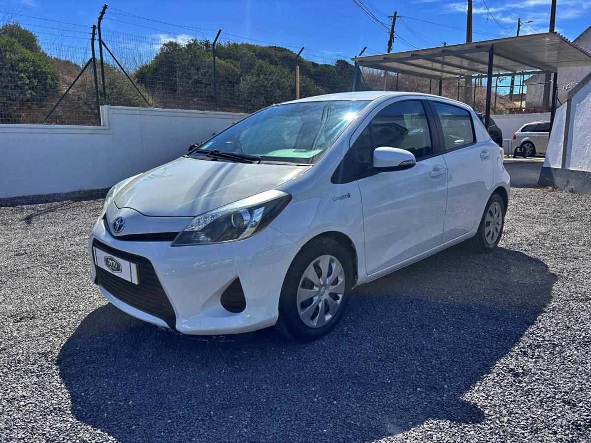 toyota-yaris-2014-hibrido-1497cc