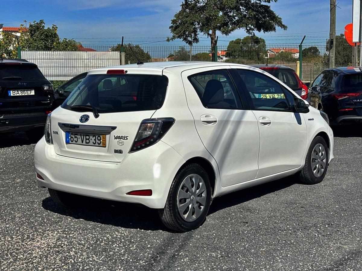 toyota-yaris-2014-hibrido-1497cc