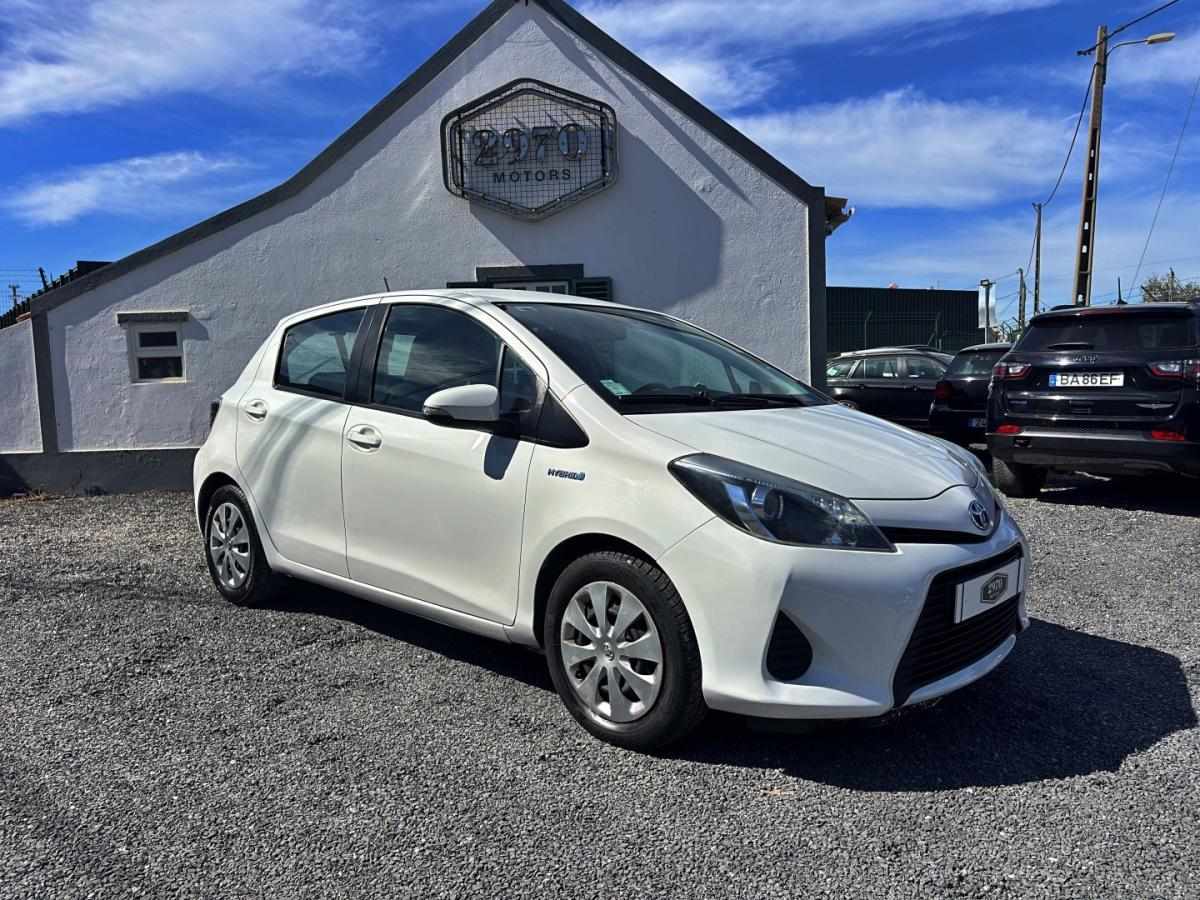toyota-yaris-2014-hibrido-1497cc