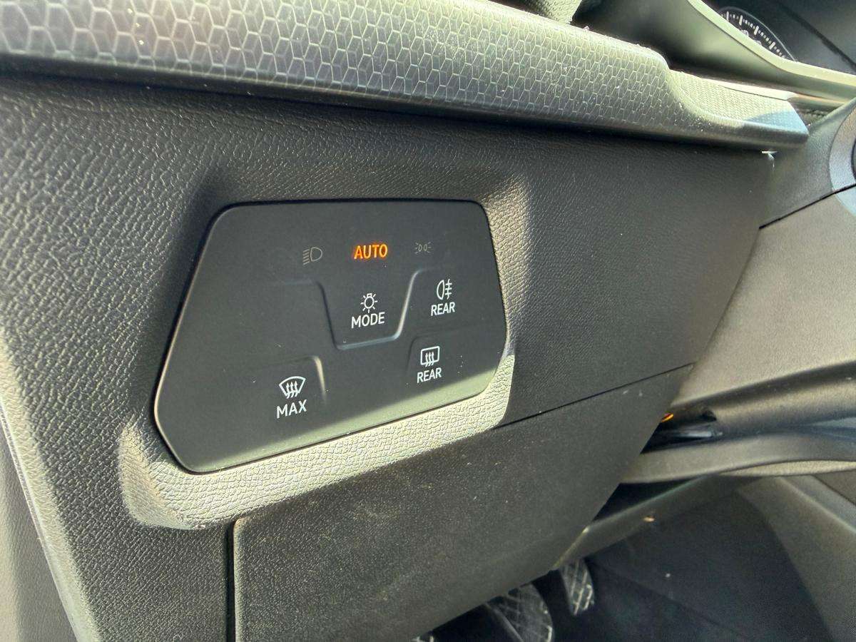 seat-leon-2023-gasolina-999cc