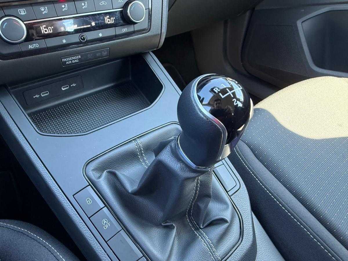 seat-ibiza-2023-gasolina-999cc