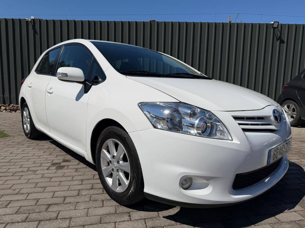 toyota-auris-2012-diesel-1364cc