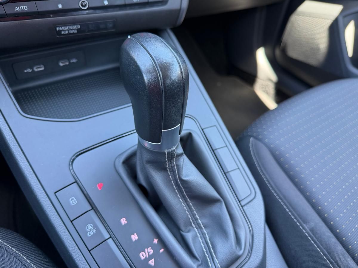 seat-ibiza-2023-gasolina-999cc