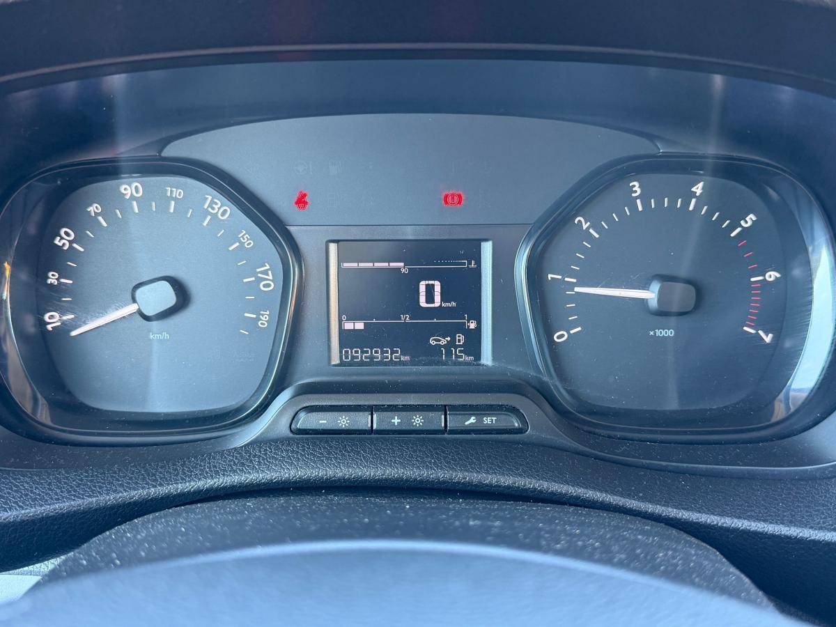 opel-vivaro-2021-diesel-1499cc