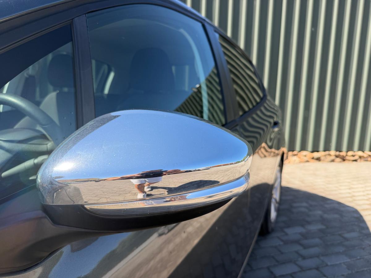peugeot-208-2015-gasolina-1199cc
