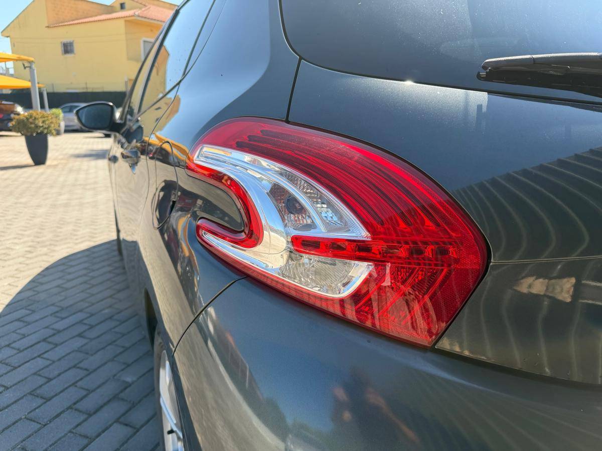 peugeot-208-2015-gasolina-1199cc