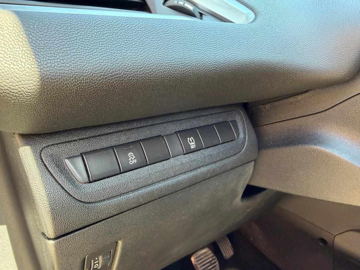 peugeot-208-2015-gasolina-1199cc