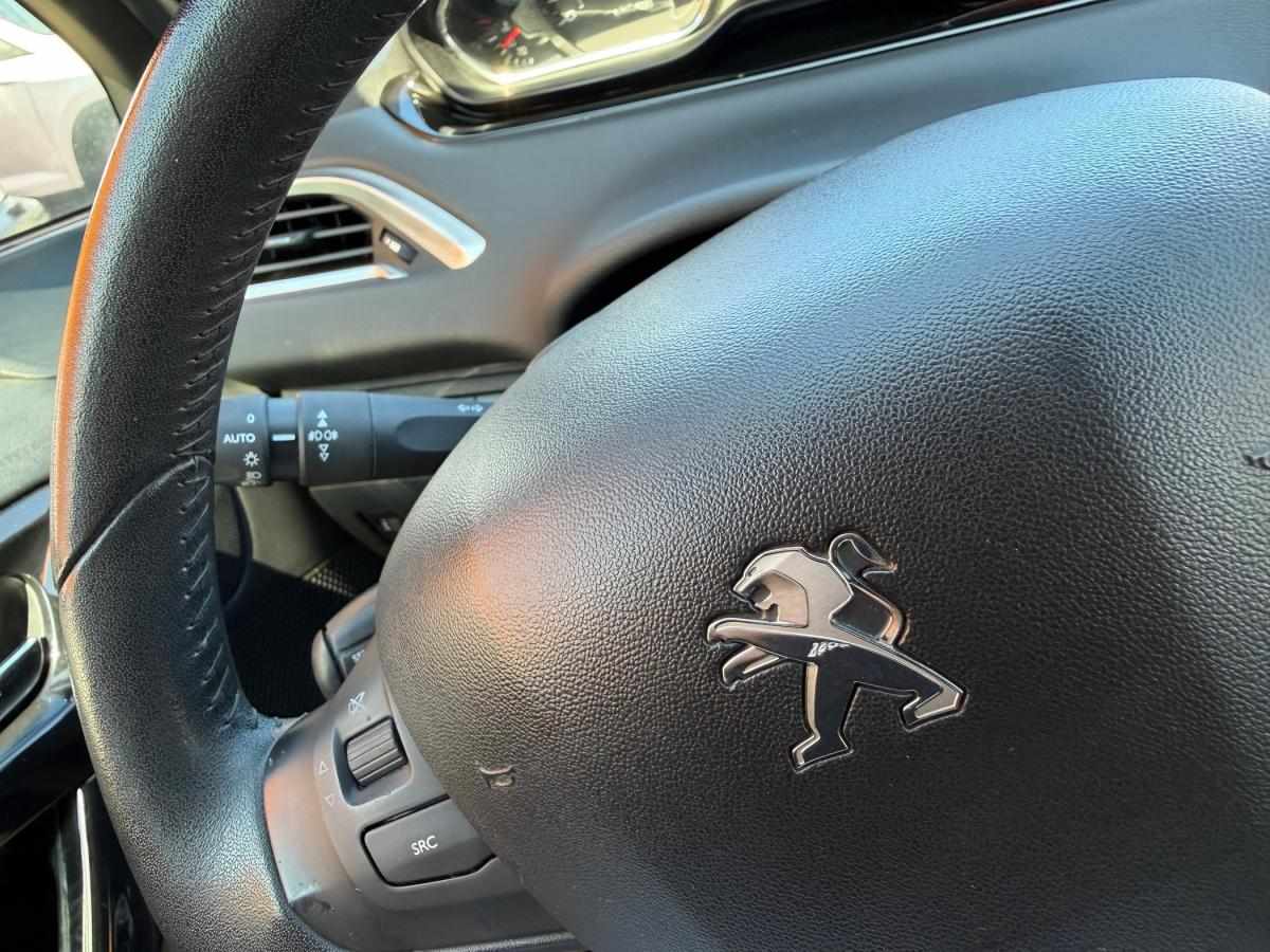 peugeot-208-2015-gasolina-1199cc