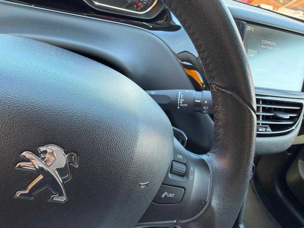 peugeot-208-2015-gasolina-1199cc