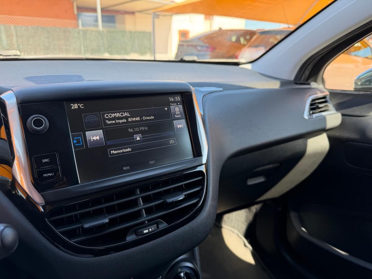 peugeot-208-2015-gasolina-1199cc