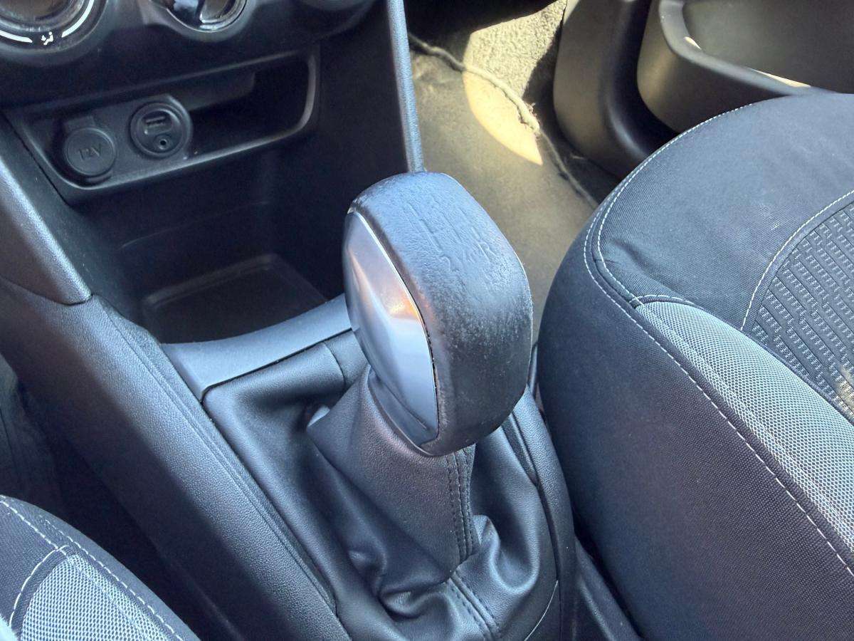 peugeot-208-2015-gasolina-1199cc