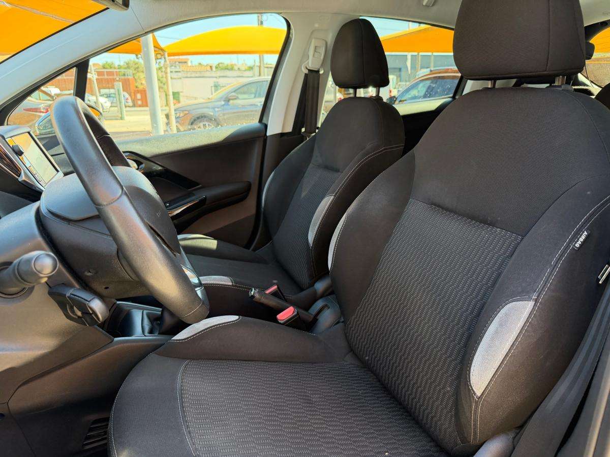 peugeot-208-2015-gasolina-1199cc