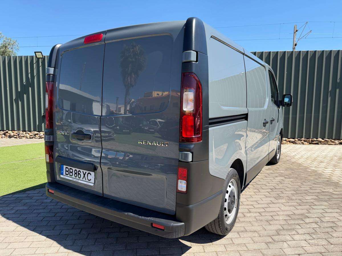 renault-trafic-2023-diesel-1997cc