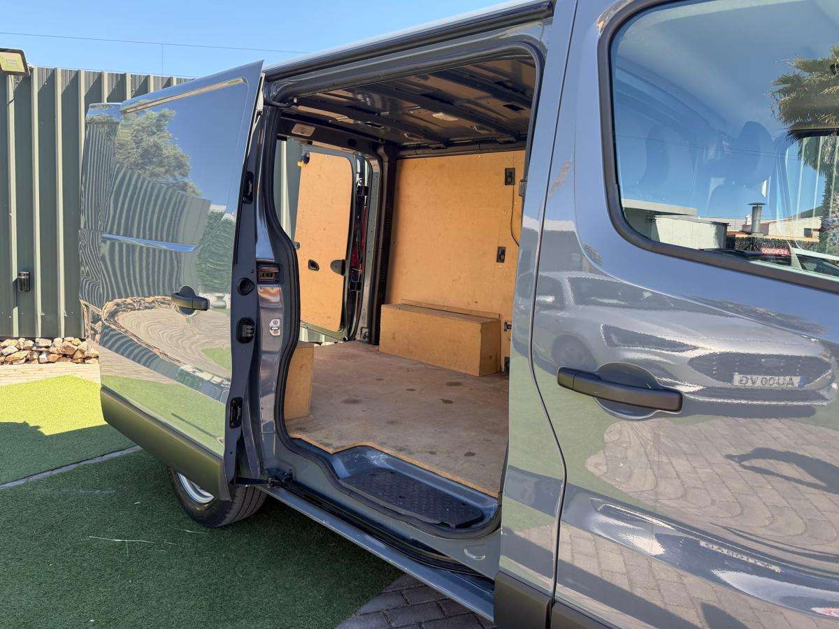 renault-trafic-2023-diesel-1997cc