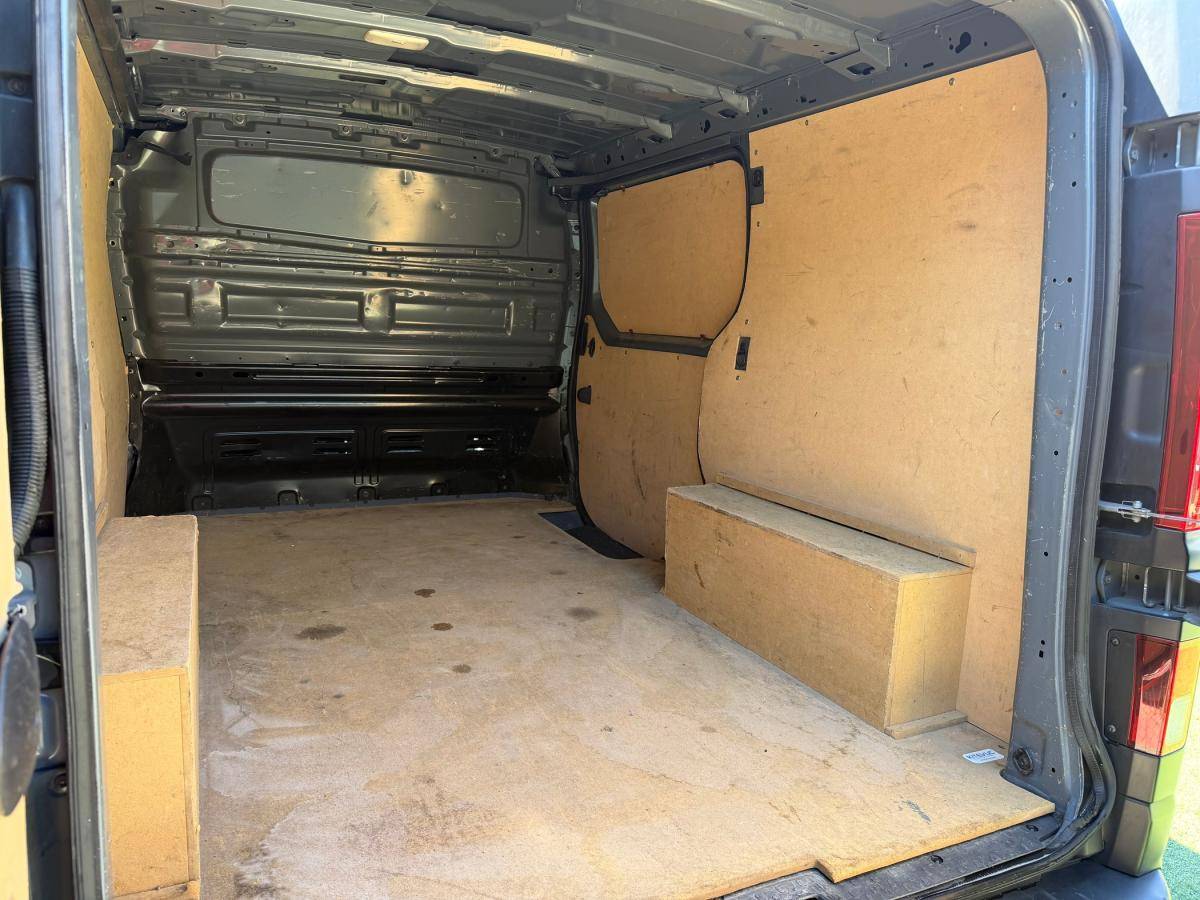 renault-trafic-2023-diesel-1997cc