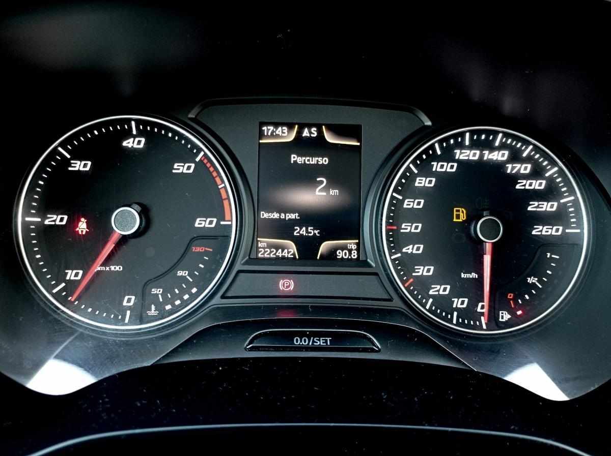 seat-leon-1-6-tdi-ecomotive-2015-diesel-1598cc