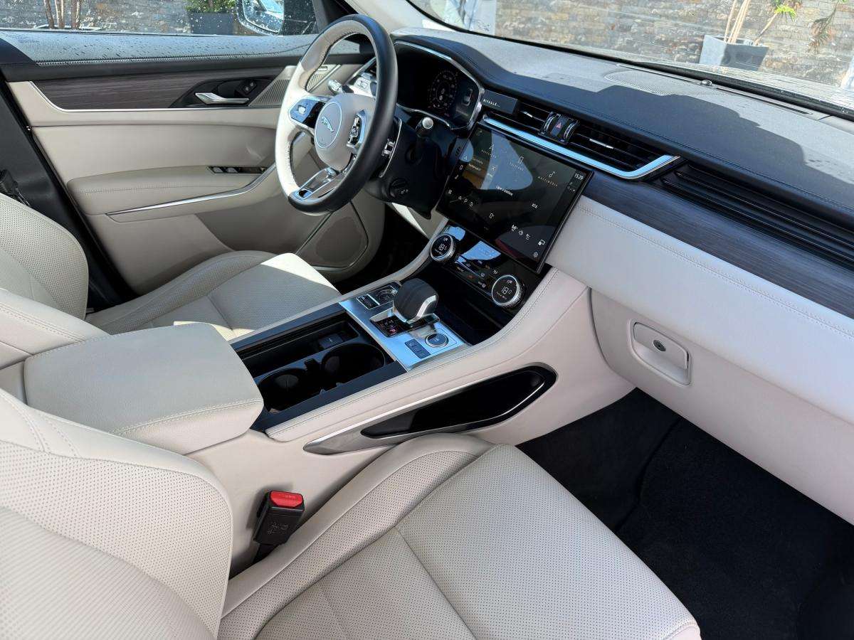 jaguar-f-pace-2023-hibrido-a-gasolina-1997cc