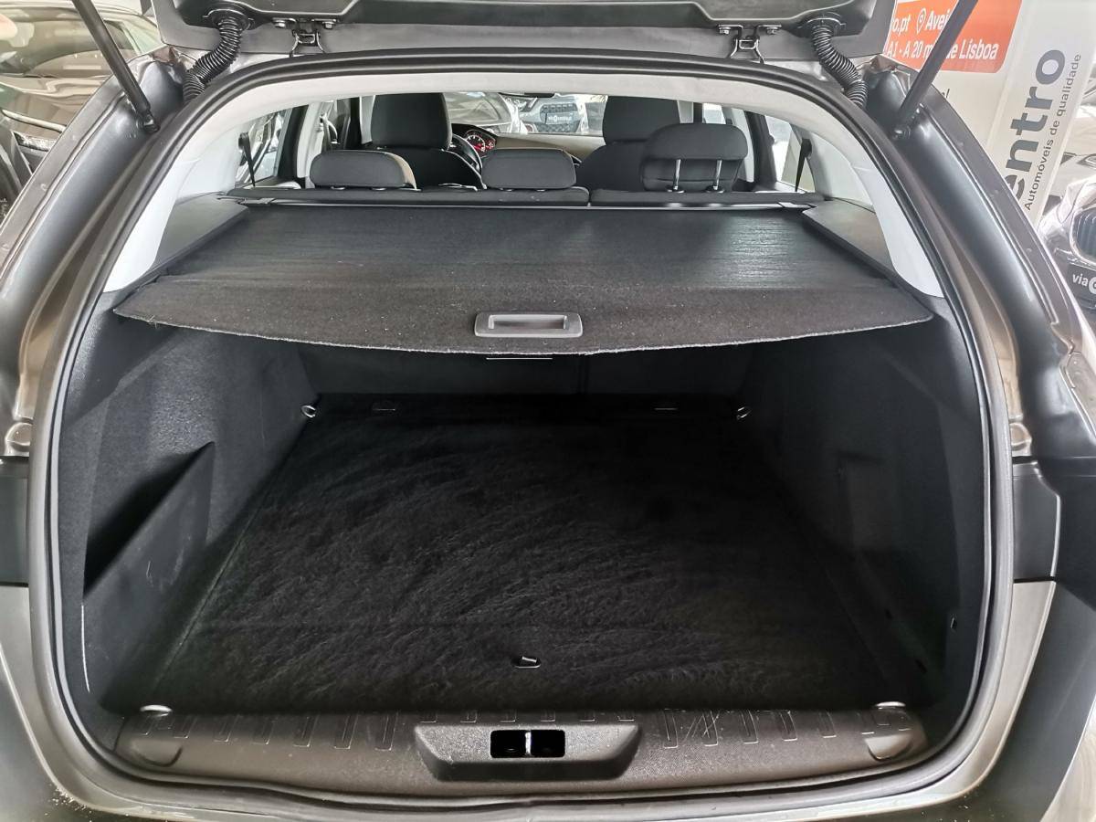 peugeot-308-sw-2018-diesel-1560cc
