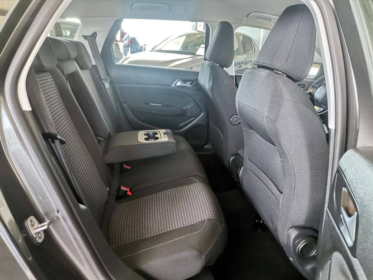 peugeot-308-sw-2018-diesel-1560cc