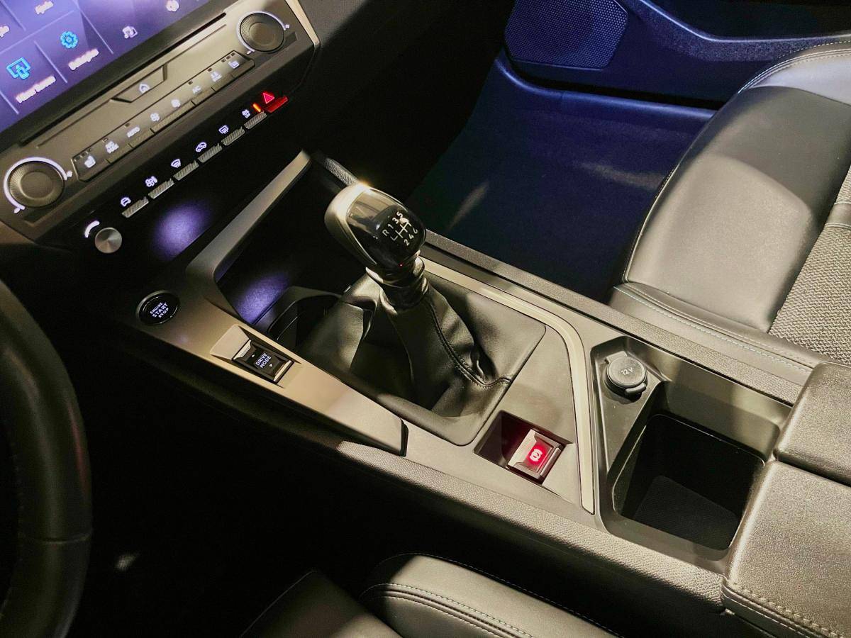 peugeot-308-sw-2023-gasolina-1199cc