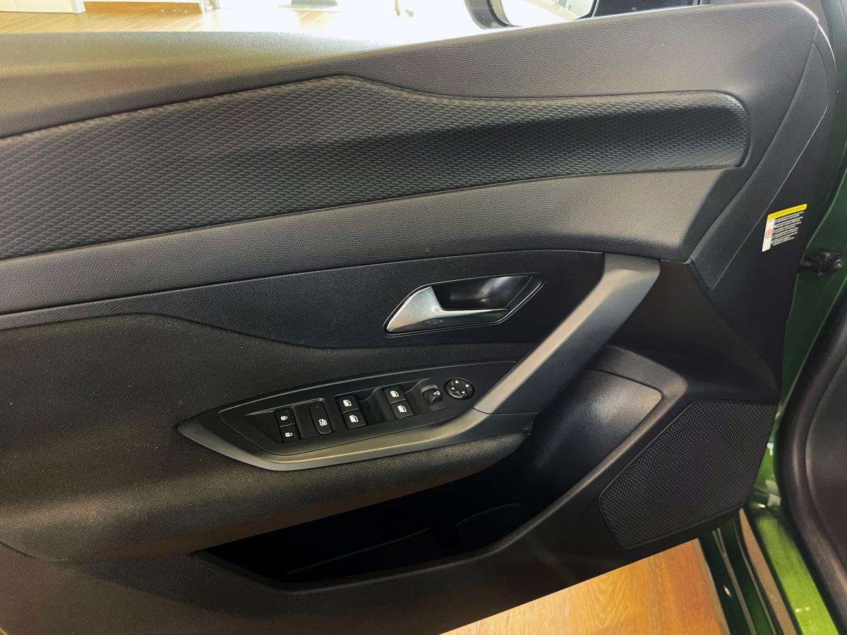 peugeot-308-2023-gasolina-1199cc