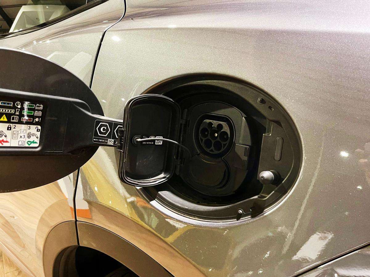 jaguar-e-pace-2023-hibrido-a-gasolina-1498cc