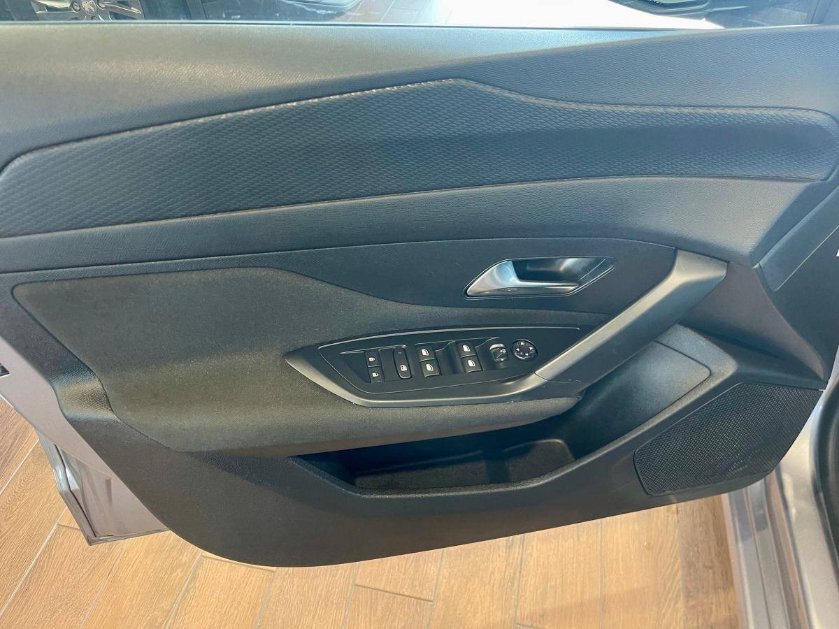peugeot-308-2023-gasolina-1199cc