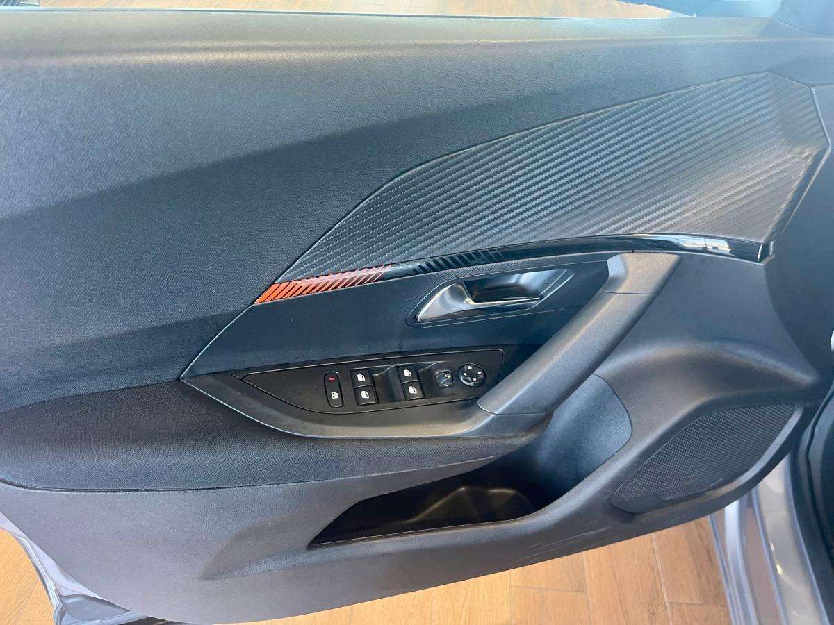 peugeot-2008-2023-gasolina-1199cc