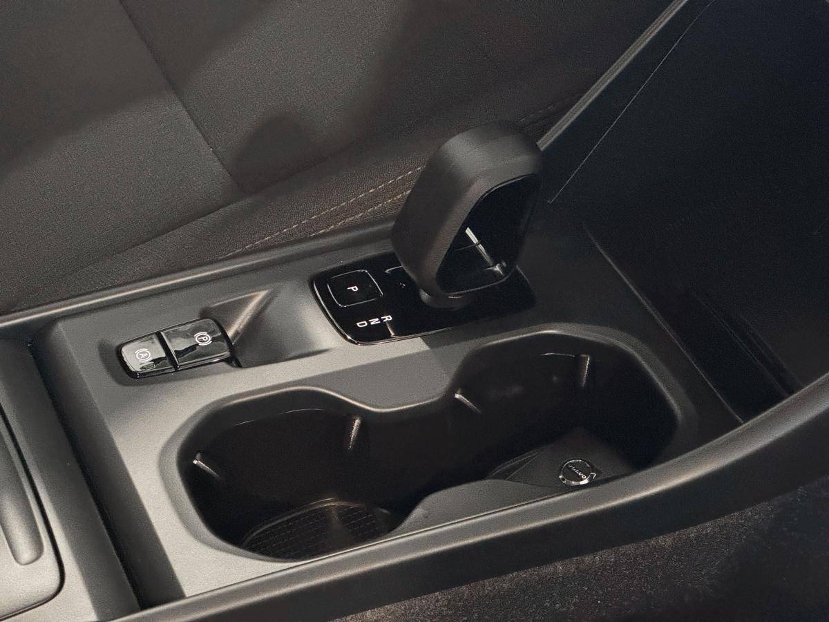 volvo-xc40-2023-gasolina-1477cc