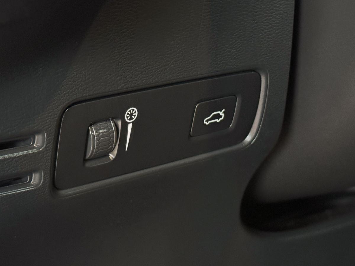 volvo-xc40-2023-gasolina-1477cc