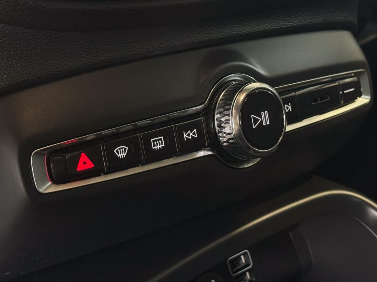 volvo-xc40-2023-gasolina-1477cc