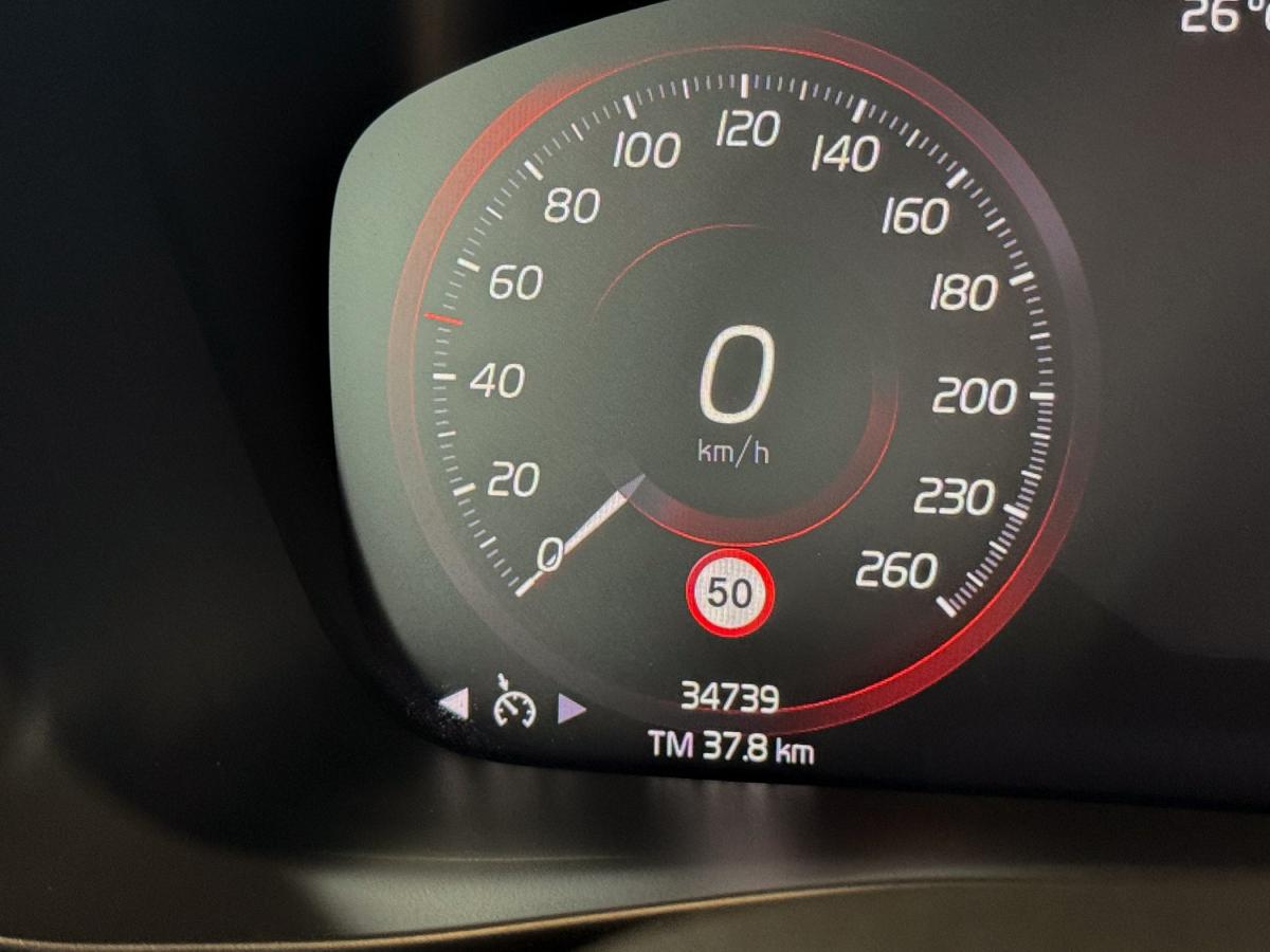volvo-xc40-2023-gasolina-1477cc