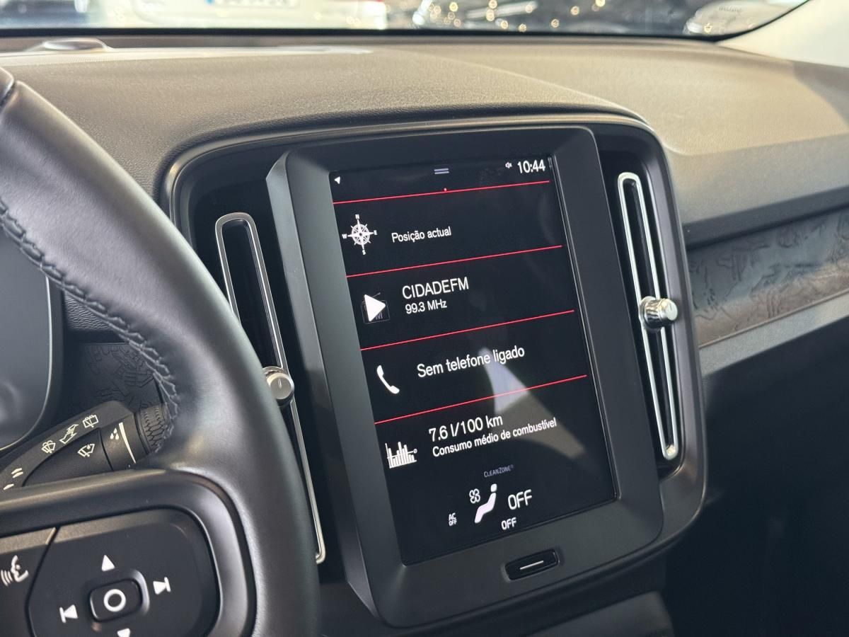 volvo-xc40-2023-gasolina-1477cc