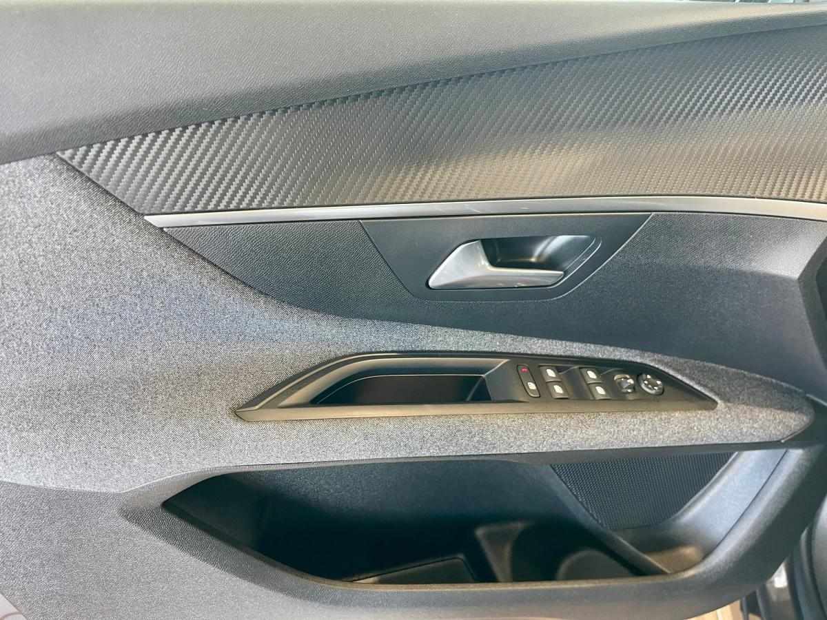 peugeot-5008-2023-gasolina-1199cc